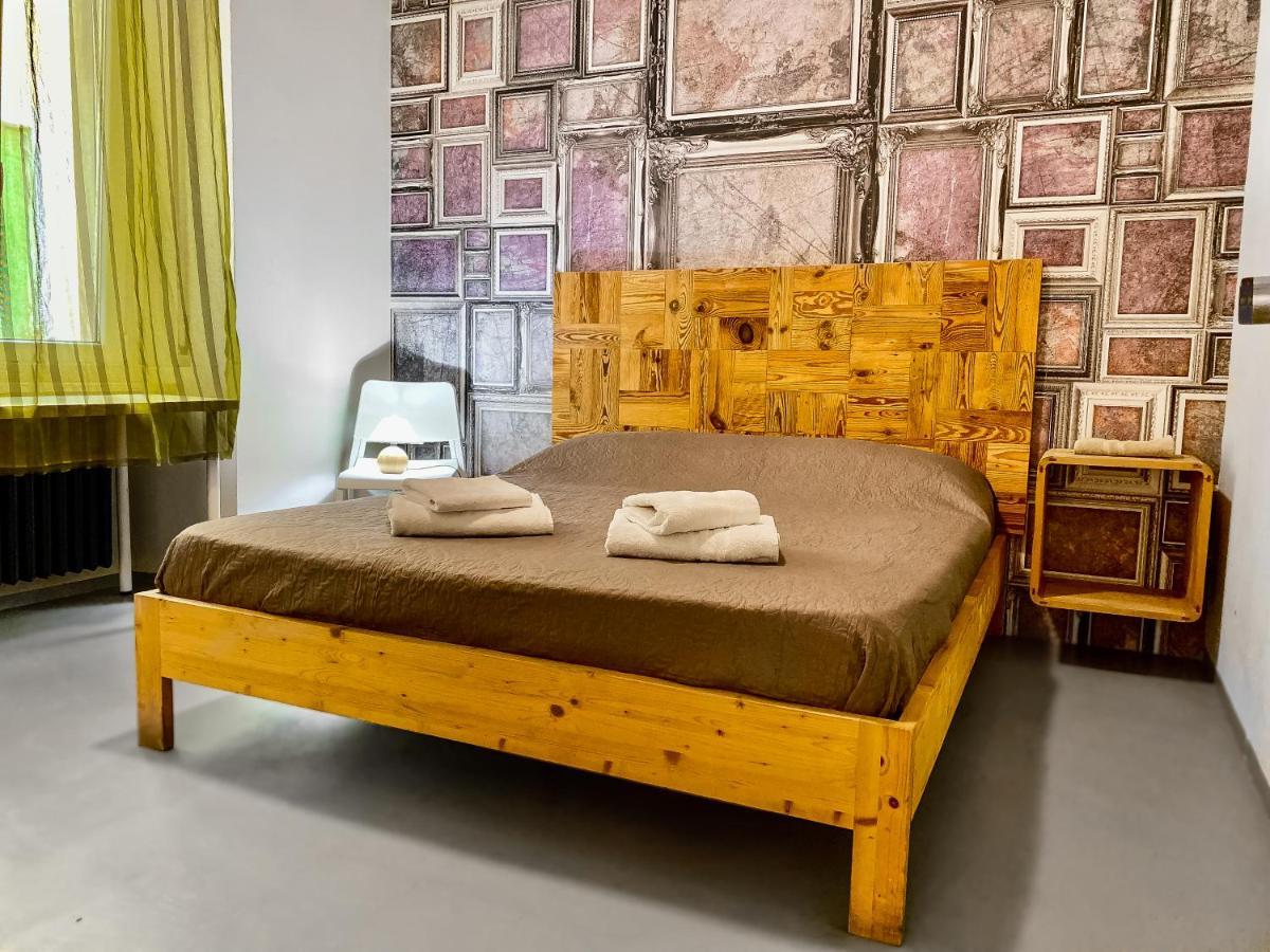 Tra Piazza Erbe E Piazza Bra Raffinata Maison Hotel Verona Bagian luar foto