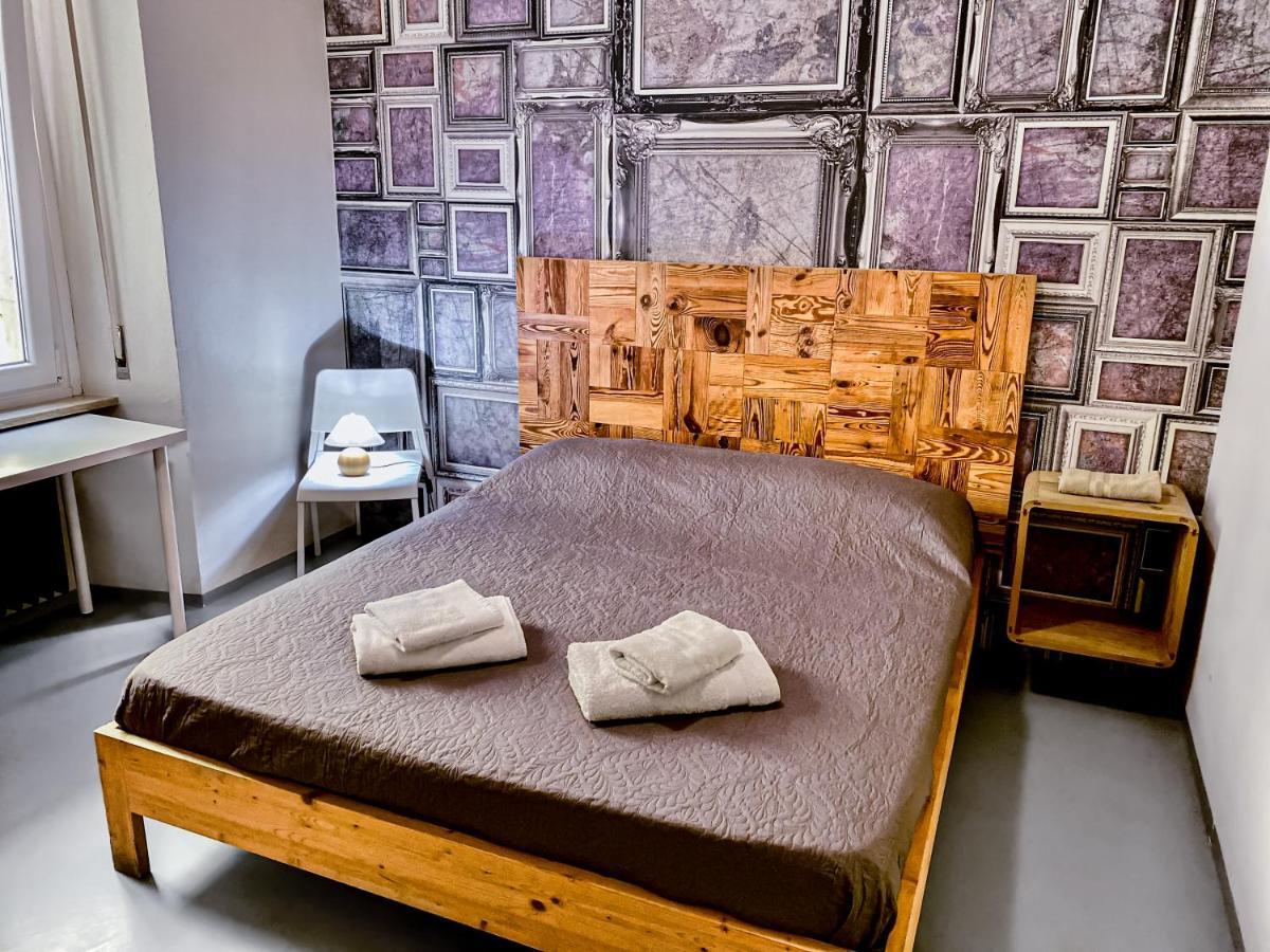 Tra Piazza Erbe E Piazza Bra Raffinata Maison Hotel Verona Bagian luar foto