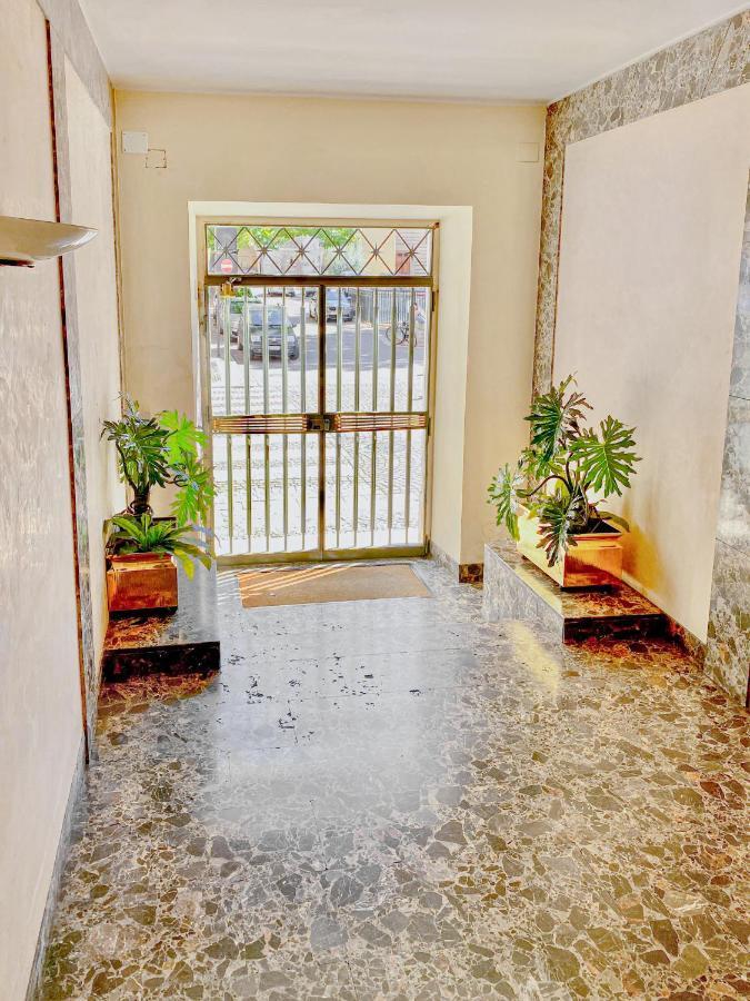 Tra Piazza Erbe E Piazza Bra Raffinata Maison Hotel Verona Bagian luar foto