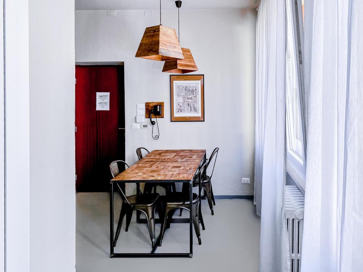 Tra Piazza Erbe E Piazza Bra Raffinata Maison Hotel Verona Bagian luar foto