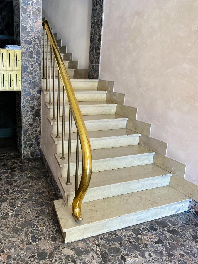 Tra Piazza Erbe E Piazza Bra Raffinata Maison Hotel Verona Bagian luar foto