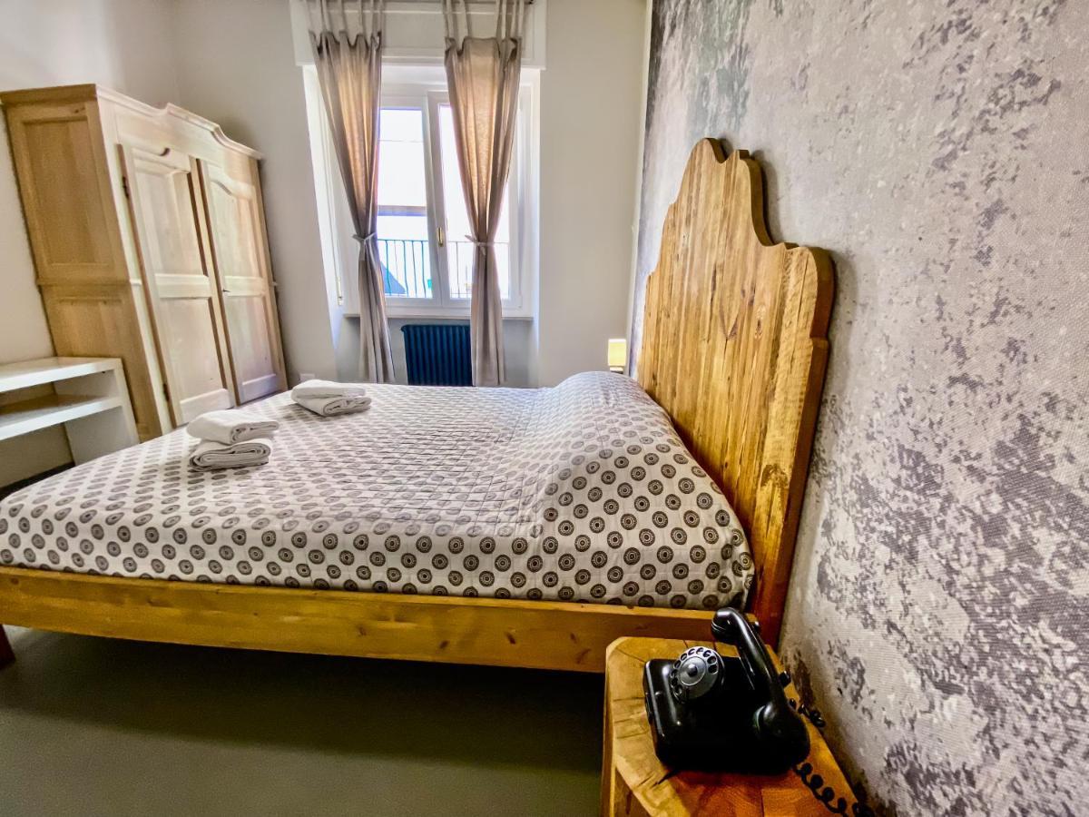 Tra Piazza Erbe E Piazza Bra Raffinata Maison Hotel Verona Bagian luar foto