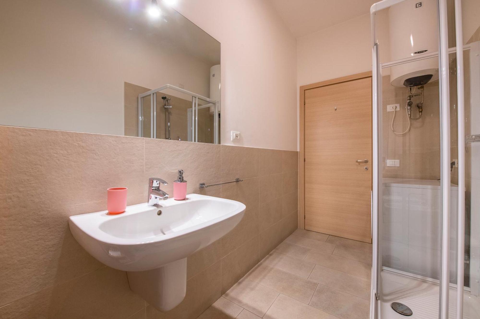Tra Piazza Erbe E Piazza Bra Raffinata Maison Hotel Verona Bagian luar foto
